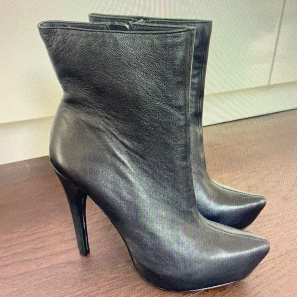 Genuine Leather boots size 6 Penny loves Kenny